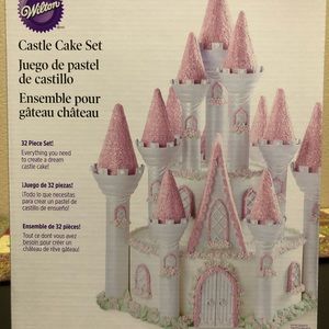 Brand new Wilton castle cake decorating set 🏰